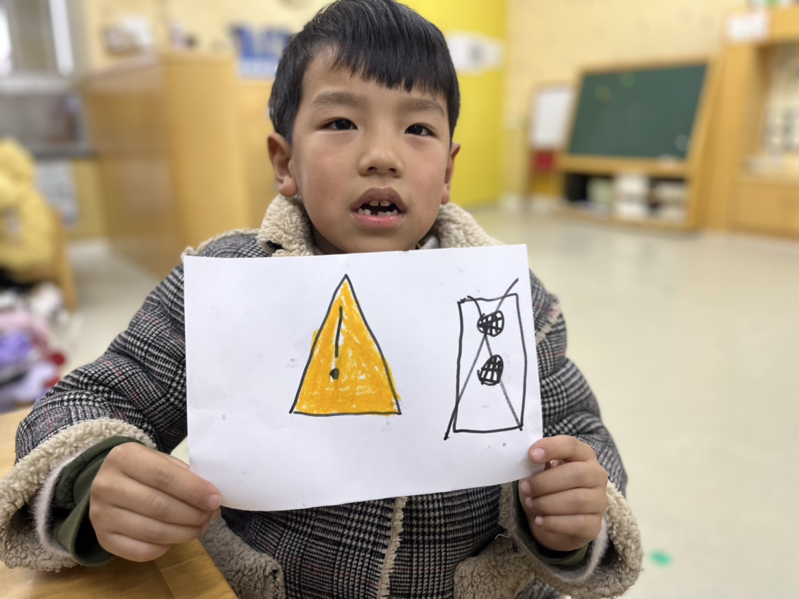 大班幼儿画爱耳伤耳行为宣传画 (8).JPG